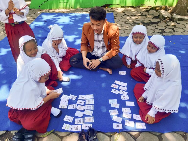 Meningkatkan Literasi dan Numerasi