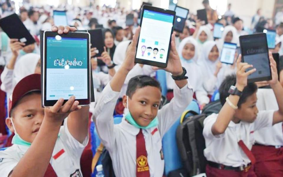 Peran Teknologi dalam Transformasi Sistem Pendidikan di Indonesia